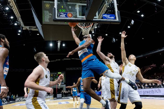 Basketball Loewen Braunschweig ratiopharm ulm Jaron Blossomgame Nr 4 Ratiopharm Ulm Basketball Loewen Braunschweig ratiopharm ulm, basketball, BBL, season 2021 2022, 6 11 2021 Braunschweig. Copyright: xHelbigx xEibner-Pressefotox EP_helbig