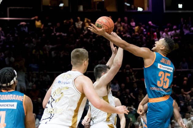 Basketball Loewen Braunschweig ratiopharm ulm Karim Jallow No 35 Ratiopharm Ulm Basketball Loewen Braunschweig ratiopharm ulm, basketball, BBL, season 2021 2022, 6 11 2021 Braunschweig. Copyright: xEibner-Pressefoto Jan-FredericxHelbigx