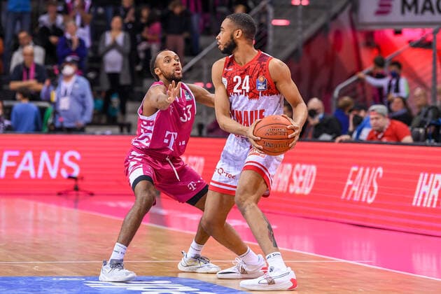 easyCredit BBL, Telekom Baskets Bonn vs s Oliver Würzburg, 06 11 2021 Cameron Hunt s Oliver Würzburg, 24 , Parker Jackson Cartwright Telekom Baskets Bonn, 33 , easyCredit BBL, Telekom Baskets Bonn vs s Oliver Würzburg on 06 11 2021 at Telekom Dome Bonn, Bonn Nordrhein Westfalen Copyright: xBEAUTIFULxSPORTS Mueller-Laschetx