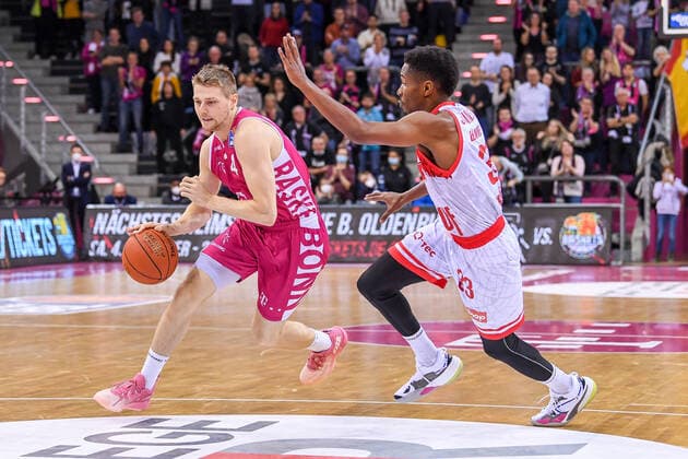 easyCredit BBL, Telekom Baskets Bonn vs s Oliver Würzburg, 06 11 2021 Tim Hasbargen Telekom Baskets Bonn, 24 , Desi Rodriguez s Oliver Würzburg, 23 , easyCredit BBL, Telekom Baskets Bonn vs s Oliver Würzburg on 06 11 2021 at Telekom Dome Bonn, Bonn Nordrhein Westfalen Copyright: xBEAUTIFULxSPORTS Mueller-Laschetx