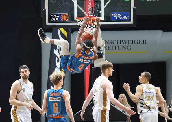 Dunking, top scorer Jaron Blossomgame ratiopharm Ulm with 22 points
