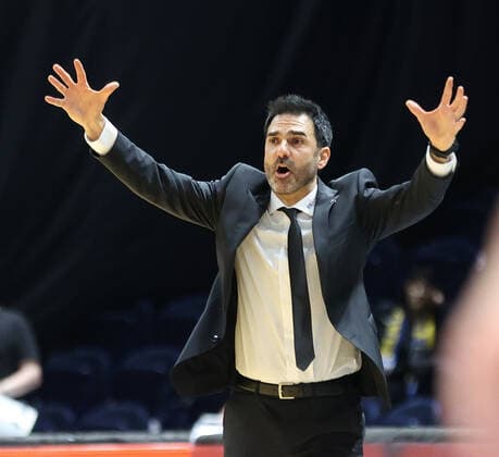 Headcoach Jesus Ramirez Basketball Loewen Braunschweig