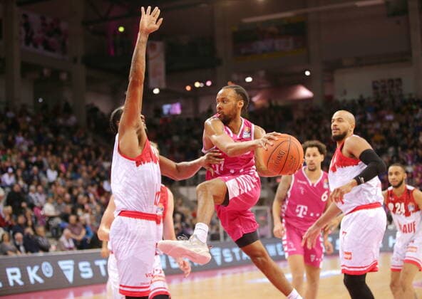 Parker Jackson Cartwright Telekom Baskets Bonn vs s Oliver Würzburg easyCredit BBL 1 Bundesliga , 2021 2022 season , Hauptrunde 7 Spieltag