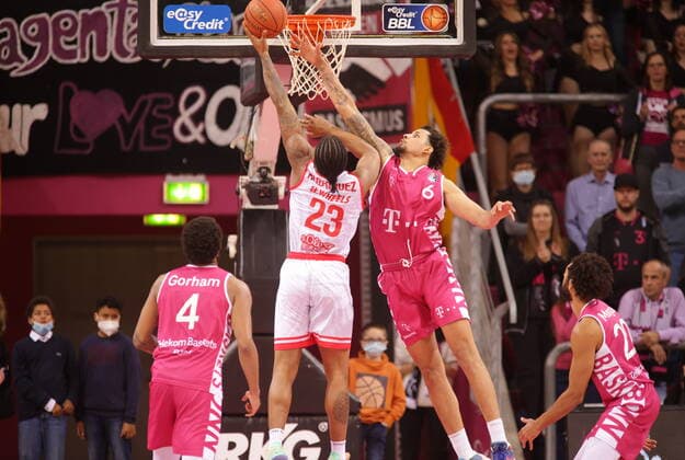 Michael Kessens Telekom Baskets Bonn vs Desi Rodriguez s Oliver Würzburg easyCredit BBL 1 Bundesliga , 2021 2022 season , Hauptrunde 7 Spieltag