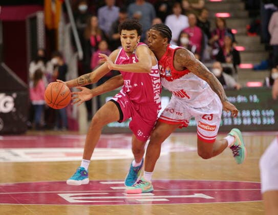 Tyson Ward Telekom Baskets Bonn vs Desi Rodriguez s Oliver Würzburg easyCredit BBL 1 Bundesliga , 2021 2022 season , Hauptrunde 7 Spieltag