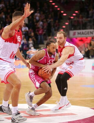 Parker Jackson Cartwright Telekom Baskets Bonn vs s Oliver Würzburg easyCredit BBL 1 Bundesliga , 2021 2022 season , Hauptrunde 7 Spieltag