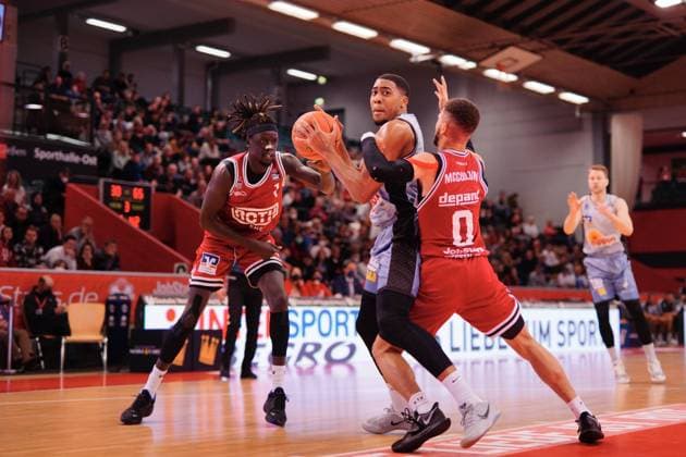 Osthalle, GIESSEN, GERMANY Lasisi, Elias ( 6 Crailsheim ) during the easyCredit Basketball Bundesliga game between Giessen 46ers and Hakro Merlins Crailsheim at Osthalle in Giessen. easyCredit Basketball Bundesliga Julia Kneissl SPP Giessen 46ers v Hakro Merlins Crailsheim 