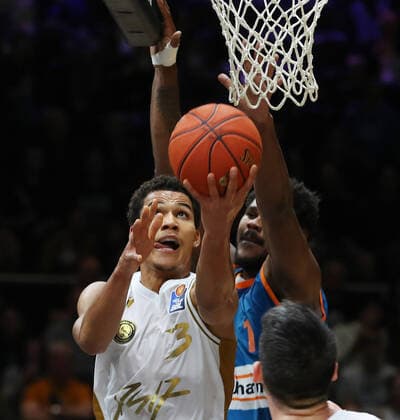 Löwen Braunschweig vs Ulm, BBL Braunschweig, 06 11 2021, BASKETBALL easyCredit BBL Basketball Bundesliga, Löwen Braunschweig vs Ratiopharm Ulm, 2021 season 22 Nicholas Tischler Löwen Braunschweig Braunschweig.