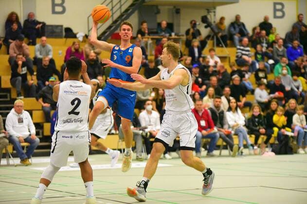 v l , Marius Stoll Orange Academy 9 , Victor Demetrio White Wings Hanau 21 GER, Basketball Barmer 2 Bundesliga Pro B, White Wings Hanau vs Orange Academy Ulm 06 11 2021 Hanau Copyright: xEibnerxPressefotox xRalphxLehmbergx xLEHx