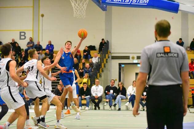 v l , Niklas Krause White Wings Hanau 5 , Marius Stoll Orange Academy 9 GER, Basketball Barmer 2 Bundesliga Pro B, White Wings Hanau vs Orange Academy Ulm 06 11 2021 Hanau Copyright: xEibnerxPressefotox xRalphxLehmbergx xLEHx