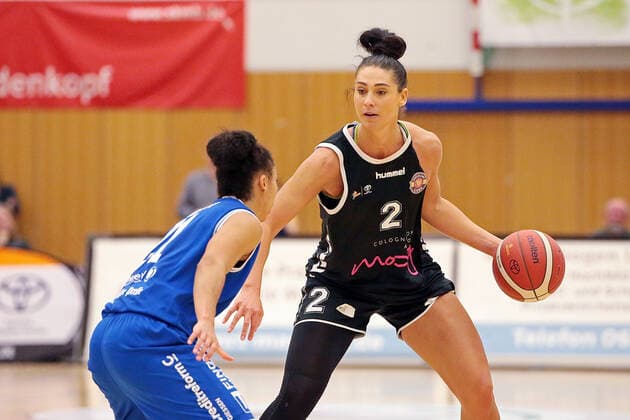 06 11 2021, xovx, Basketball Damen Bundesliga DBBL, BC pharmaserv Marburg Rheinland Lions v l Rachel Arthur BC pharmaserv Marburg , Taylor Wurtz Purifoy Rheinland Lions Marburg Georg Gaßmann Halle Hessen Germany DE