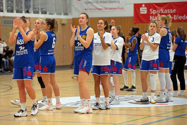 06 11 2021, xovx, Basketball Damen Bundesliga DBBL, BC pharmaserv Marburg Rheinland Lions Disappointed looking players of BC Marburg after the defeat against Rheinland Lions Marburg Georg Gaßmann Halle Hessen Germany EN