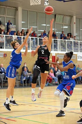 06 11 2021, xovx, Basketball Damen Bundesliga DBBL, BC pharmaserv Marburg Rheinland Lions v l Selma Yesilova BC pharmaserv Marburg , Taylor Wurtz Purifoy Rheinland Lions , Tonisha Baker BC pharmaserv Marburg Marburg Georg Gaßmann Halle Hessen Deutschland DE