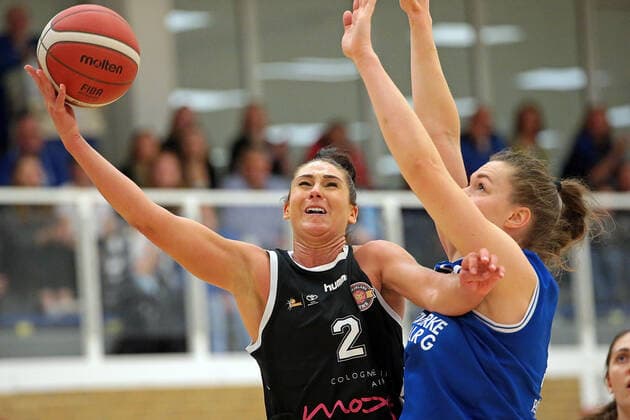06 11 2021, xovx, Basketball Damen Bundesliga DBBL, BC pharmaserv Marburg Rheinland Lions v l Taylor Wurtz Purifoy Rheinland Lions , Johanna Klug BC pharmaserv Marburg Marburg Georg Gaßmann Halle Hessen Germany DE