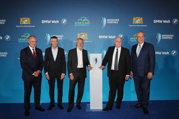 Bavarias Interior Minister Joachim Herrmann honors Karl Heinz Rummenigge with the Bavarian Sports Award 2021for his lifes work in sports from left Karl Heinz Rummenigge, Herbert Hainer, Paul Breitner, Uli Hoeneß and Joachim Herrmann Munich Bavaria Germany BMW World