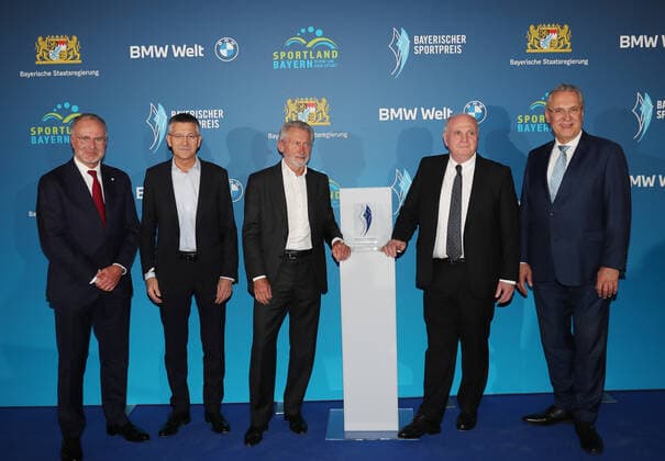 Bavarias Interior Minister Joachim Herrmann honors Karl Heinz Rummenigge with the Bavarian Sports Award 2021for his lifes work in sports from left Karl Heinz Rummenigge, Herbert Hainer, Paul Breitner, Uli Hoeneß and Joachim Herrmann Munich Bavaria Germany BMW World