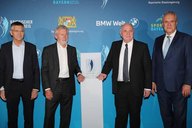 Bavarias Interior Minister Joachim Herrmann honors Karl Heinz Rummenigge with the Bavarian Sports Award 2021for his lifes work in sports from left to right Herbert Hainer, Paul Breitner, Uli Hoeneß and Joachim Herrmann Munich Bavaria Germany BMW Welt