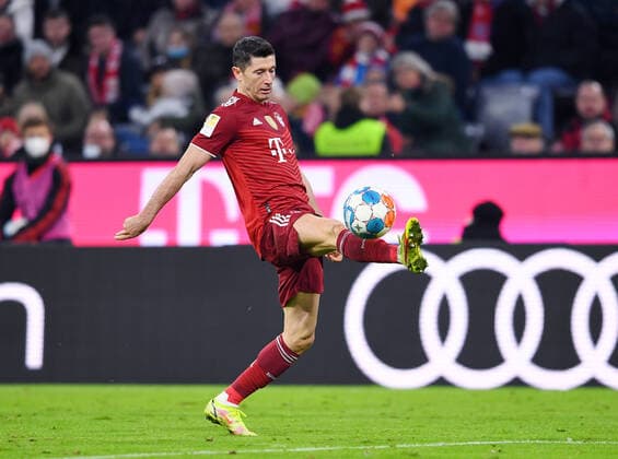 Football 1 Bundesliga Season 2021 2022 11 Matchday FC Bayern Muenchen SC Freiburg 06 11 2021 Robert Lewandowski FC Bayern Muenchen on the ball