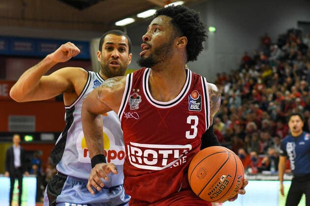 Elias Lasisi, Brayon Blake 7 Spieltag, Basketball Bundesliga, Basketball season 2021 2022, Germany, easyCredit BBL, Germany, Giessen 46ers, giessen red, men, Jobstairs GIESSEN 46ers HAKRO Merlins Crailsheim, men, Merlins light blue