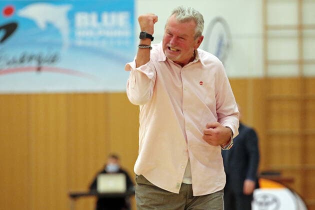 06 11 2021, xovx, Basketball Damen Bundesliga DBBL, BC pharmaserv Marburg Rheinland Lions cheering coach Christoph Wysocki BC pharmaserv Marburg Marburg Georg Gaßmann Halle Hessen Germany EN