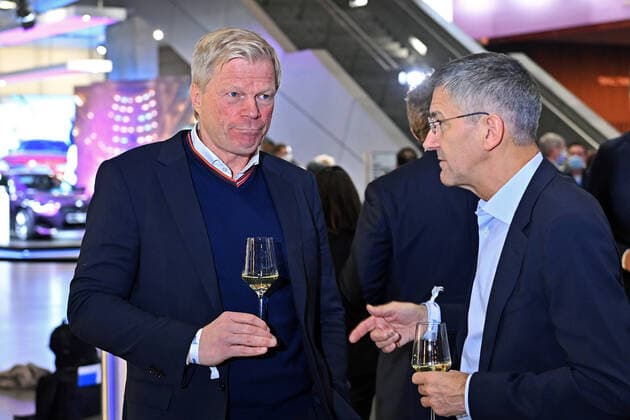 from left Oliver KAHN Chairman of the Board FCB , Herbert HAINER President Bayern Muenchen drink white wine,wine glass Bavarian Sports Award 2021 in the BMW World, Red Carpet,Red Carpet on 06 11 2021