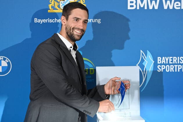 Hannes AIGNER white water canoe, single picture, cut single motive, half figure, half figure Bavarian Sports Award 2021 in the BMW World, Red Carpet, Red Carpet on 06 11 2021