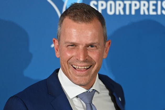 Tobias ANGERER former cross-country skier, single image, cropped single image, portrait, portrait, Bavarian Sports Award 2021 in the BMW World, red carpet, red carpet on 06 11 2021