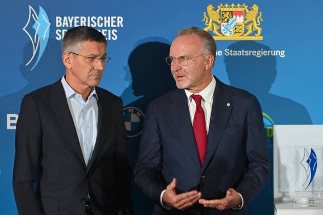 from left Herbert HAINER President Bayern Muenchen , Karl Heinz RUMMENIGGE, former Chairman of the Board Bavarian Sports Award 2021 in the BMW World, Red Carpet on 06 11 2021
