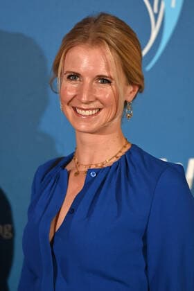 Jessica VON BREDOW WERNDL, single image,cropped single image,portrait,portrait Bavarian Sports Award 2021 in the BMW World, red carpet,red carpet on 06 11 2021