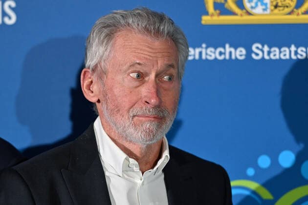 Paul BREITNER, single image,cropped single image,portrait,portrait Bavarian Sports Award 2021 in the BMW World, red carpet,red carpet on 06 11 2021