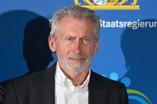 Paul BREITNER, single image,cropped single image,portrait,portrait Bavarian Sports Award 2021 in the BMW World, red carpet,red carpet on 06 11 2021