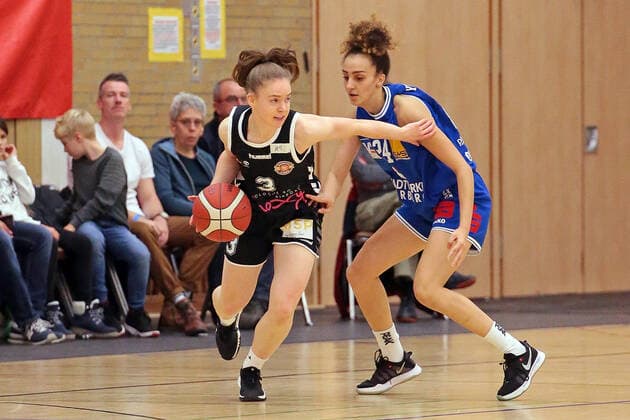 06 11 2021, xovx, Basketball Damen Bundesliga DBBL, BC pharmaserv Marburg Rheinland Lions v l Jienke de Leyn Rheinland Lions , Selma Yesilova BC pharmaserv Marburg Marburg Georg Gaßmann Halle Hessen Germany DE