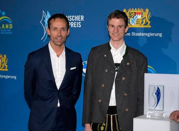 06 11 2021, Bavarian Sports Award 2021 in the BMW World Munich, red carpet before the gala, from left ex ski jumper Sven Hannawald, world champion ski jumper Karl Geiger