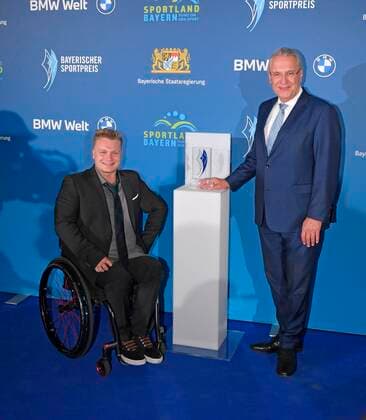 06 11 2021, Bavarian Sports Award 2021 ceremony at the BMW World in Munich, red carpet before the gala, from left skier Nikolai Sommer Now More Than Ever award with Sports and Interior Minister Joachim Herrmann