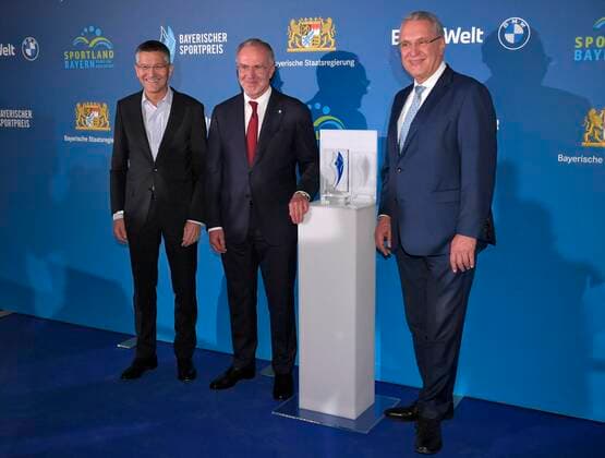 06 11 2021, Bavarian Sports Award 2021 ceremony at BMW Welt Munich, red carpet before the gala, from left Chairman Karl Heinz Rummenigge FC Bayern München and President Herbert Hainer FC Bayern with Sports and Interior Minister Joachim Herrmann