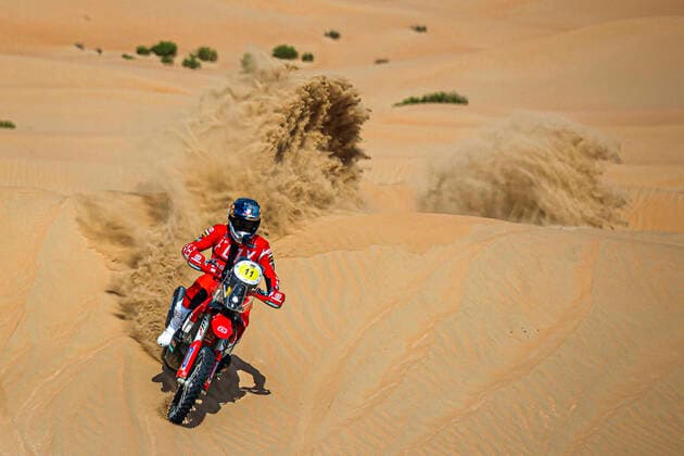 Bilder des Jahres 2021, Sport 11 November Sport Themen der Woche KW44 Sport Bilder des Tages 11 Sanders Daniel (aus), Gasgas Factory Racing, Gasgas 450 Rally Factory Replica, action during Stage 1 Ruler s Representative Court Al Dhafrah Region of the Abu Dhabi Desert Challenge 2021, on November 7, 2021 in Liwa Desert, United Arab Emirates - AUTO - ABU DHABI DESERT CHALLENGE 2021 DPPI Panoramic  05321008_JDEL1578.JPG_