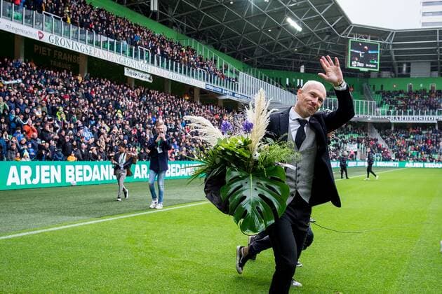 GRONINGEN Tribute to FC Groningen for retired Arjen Robben as he thanks the crowd during the Dutch Eredivisie match between FC Groningen and RKC Waalwijk at the Euroborg stadium on November 7, 2021 in Groningen, Netherlands ANP COR LASKER Dutch Eredivisie 2021 2022 xVIxANPxSportx xxANPxIVx 440303392