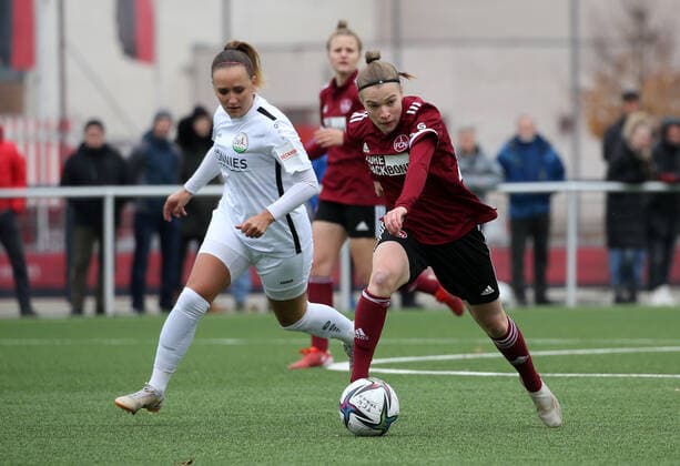 07 11 2021 Football Season 2021 2022 2 Women Football Bundesliga 08 Matchday 1 FC Nürnberg FCN Club FSV Gütersloh 2009 Sportfoto Zink DaMa Melanie Schuster 7, FSV Gütersloh Nastassja Lein 24, 1 FC Nürnberg FCN