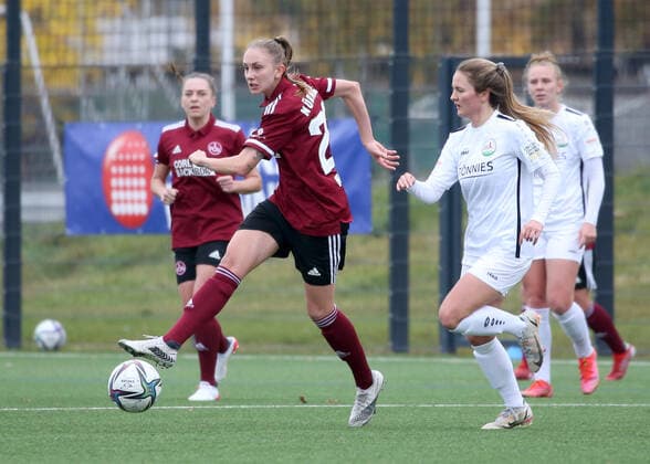 07 11 2021 Football Season 2021 2022 2 Women Football Bundesliga 08 Matchday 1 FC Nürnberg FCN Club FSV Gütersloh 2009 Sportfoto Zink DaMa Nadja Burkard 22, 1 FC Nürnberg FCN Noreen Günnewig 14, FSV Gütersloh