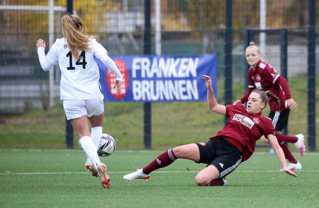 07 11 2021 Football Season 2021 2022 2 Women Football Bundesliga 08 Matchday 1 FC Nürnberg FCN Club FSV Gütersloh 2009 Sportfoto Zink DaMa Noreen Günnewig 14, FSV Gütersloh Luisa Richert 10, 1 FC Nürnberg FCN