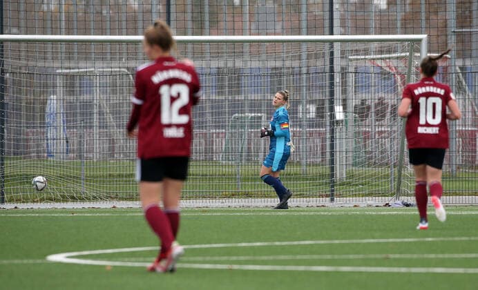 07 11 2021 Football Season 2021 2022 2 Women Football Bundesliga 08 Matchday 1 FC Nürnberg FCN Club FSV Gütersloh 2009 Sportfoto Zink DaMa Tor Treffer Torschuss zum 0 2 Goalscorer Shpresa Aradini 17, FSV Gütersloh, not in picture against Lea Paulick 1, 1 FC Nürnberg FCN