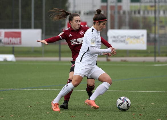 07 11 2021 Football Season 2021 2022 2 Women Football Bundesliga 08 Matchday 1 FC Nürnberg FCN Club FSV Gütersloh 2009 Sportfoto Zink DaMa Rebekka Salfelder 15, 1 FC Nürnberg FCN Marina Hermes 15, FSV Gütersloh