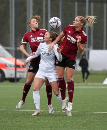 07 11 2021 Football Season 2021 2022 2 Women Football Bundesliga 08 Matchday 1 FC Nürnberg FCN Club FSV Gütersloh 2009 Sportfoto Zink DaMa Nadja Burkard 22, 1 FC Nürnberg FCN Noreen Günnewig 14, FSV Gütersloh Kerstin Bogenschütz Bogenschuetz 8, 1 FC Nürnberg FCN