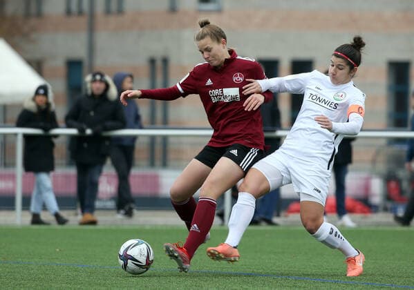 07 11 2021 Football Season 2021 2022 2 Women Football Bundesliga 08 Matchday 1 FC Nürnberg FCN Club FSV Gütersloh 2009 Sportfoto Zink DaMa Amelie Thöle Thoele 12, 1 FC Nürnberg FCN Marina Hermes 15, FSV Gütersloh