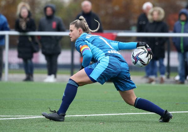 07 11 2021 Football Season 2021 2022 2 Women Football Bundesliga 08 Matchday 1 FC Nürnberg FCN Club FSV Gütersloh 2009 Sportfoto Zink DaMa Lea Paulick 1, 1 FC Nürnberg FCN throw off ball