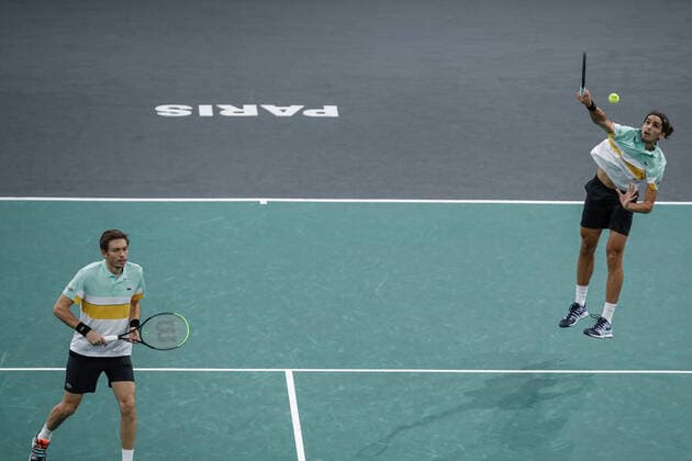Pierre-Hugues Herbert (FRA) et Nicolas Mahut (FRA) TENNIS : Rolex Paris Masters - Finale double messieurs - 07 11 2021 AurelienMorissard Panoramic 