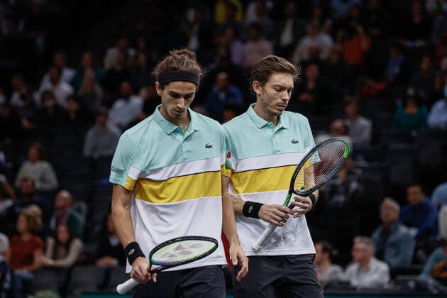 Pierre-Hugues Herbert (FRA) et Nicolas Mahut (FRA) TENNIS : Rolex Paris Masters - Finale double messieurs - 07 11 2021 AurelienMorissard Panoramic 