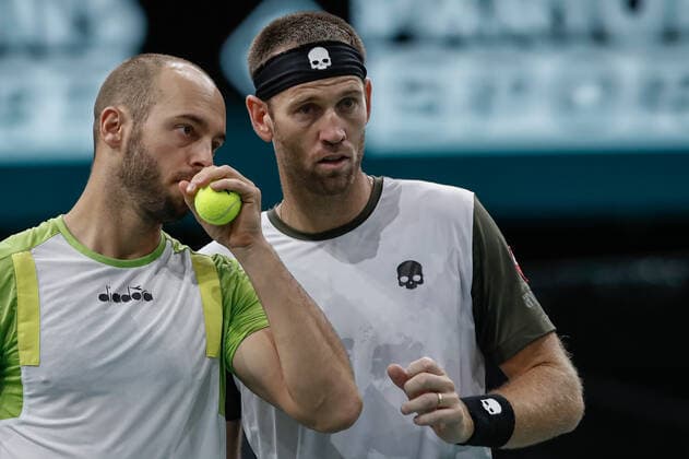 Tim Puetz (GER) et Michael VENUS (NZL) TENNIS : Rolex Paris Masters - Finale double messieurs - 07 11 2021 AurelienMorissard Panoramic 