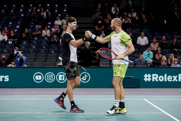 Tim Puetz (GER) et Michael VENUS (NZL) TENNIS : Rolex Paris Masters - Finale double messieurs - 07 11 2021 AurelienMorissard Panoramic 