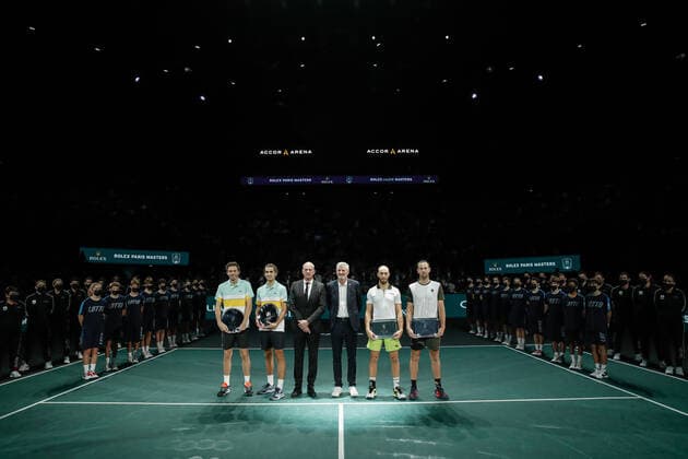 Pierre-Hugues Herbert (FRA), Nicolas Mahut (FRA), Guy Forget, Gilles Moretton, Tim Puetz (GER) et Michael VENUS (NZL) TENNIS : Rolex Paris Masters - Finale double messieurs - 07 11 2021 AurelienMorissard Panoramic 